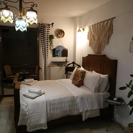 21 Apartment *