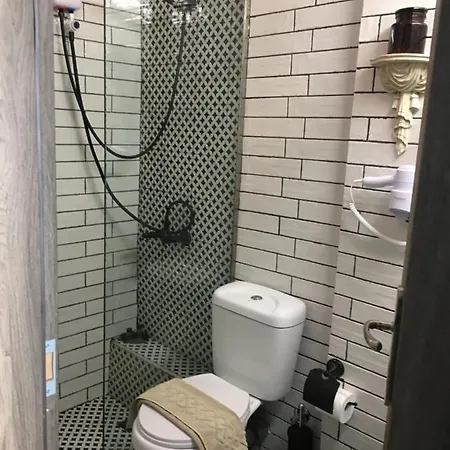Apartment 21 *